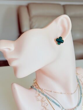 Elegant Green Clover Stud Earrings